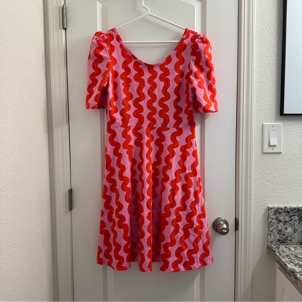 NOOWORKS Naomi dress in pink squiggle XL